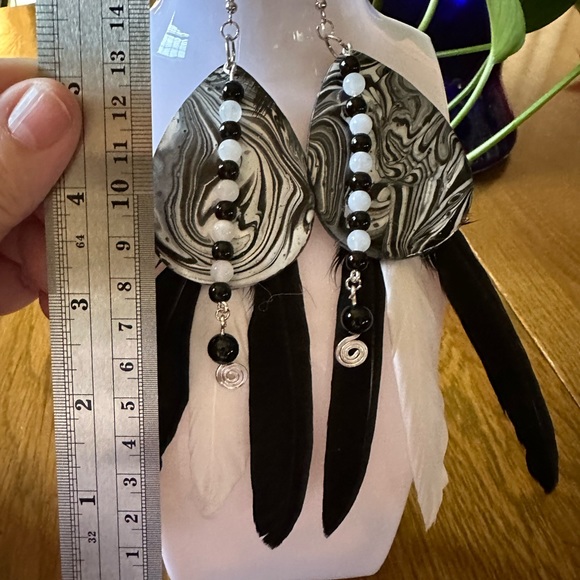 Abstract wooden earrings with feathers and beads - Picture 3 of 4